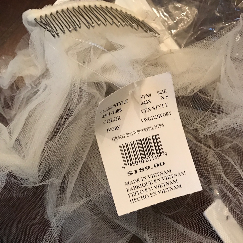 Short length wedding veil